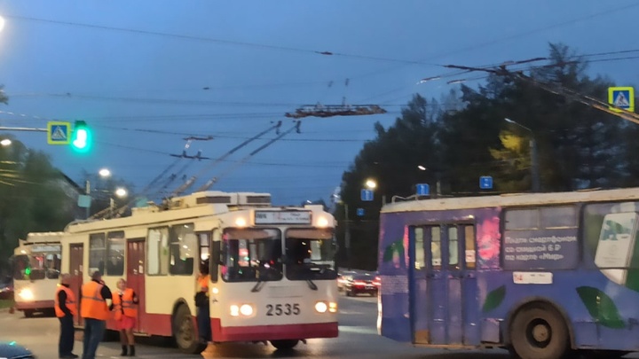 В Челябинске на два дня закроют движение троллейбусов по Комсомольскому проспекту