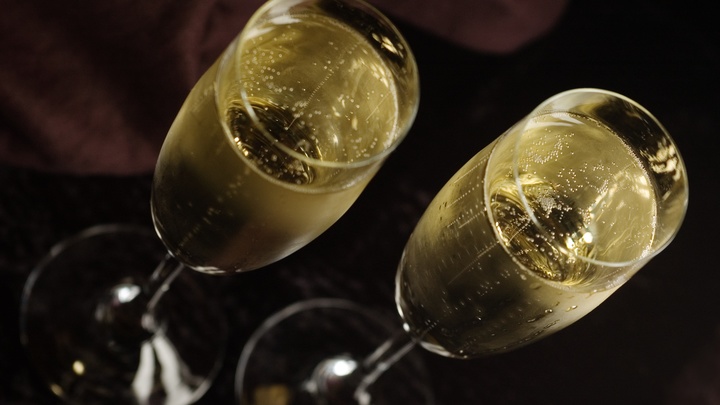 Врач рассказал, как избежать похмелья после Нового года