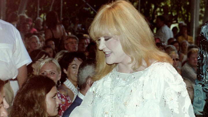 Пугачева не сможет продать замок за 1 млрд рублей – он арестован