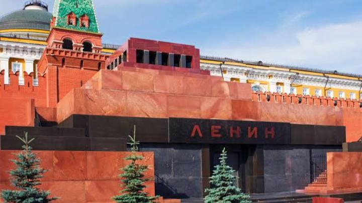 В Москве читинец пытался поджечь мавзолей Ленина коктейлем Молотова
