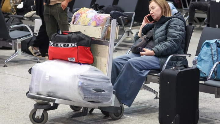 Летевшая в Москву женщина упала на пол после конфликта в аэропорту