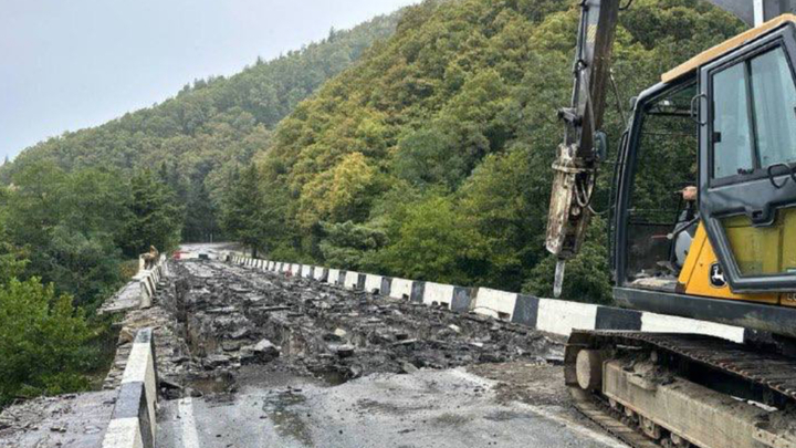 На трассе М-4 введут реверсивное движение из-за ремонта моста через Кобзу