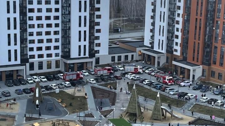 В Челябинске из-за пожара квартиры покинули 54 человека