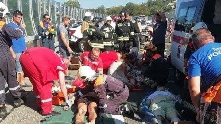 Массовая авария в Сочи: двое погибли, пятеро пострадали
