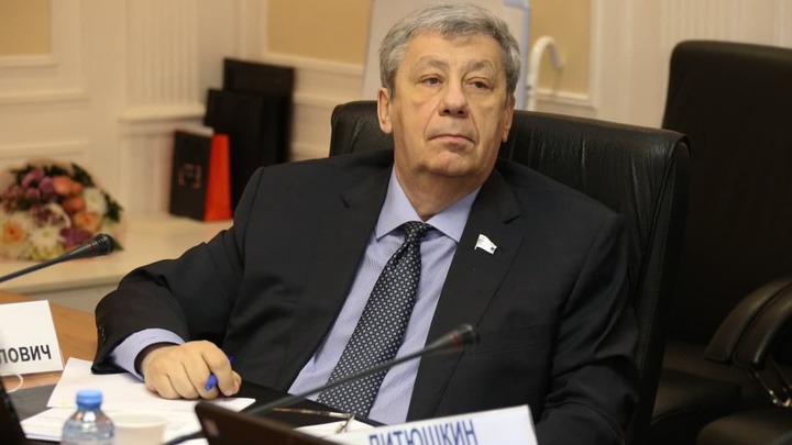 Сенатор назвал условие для обязательной вакцинации от коронавируса на Урале