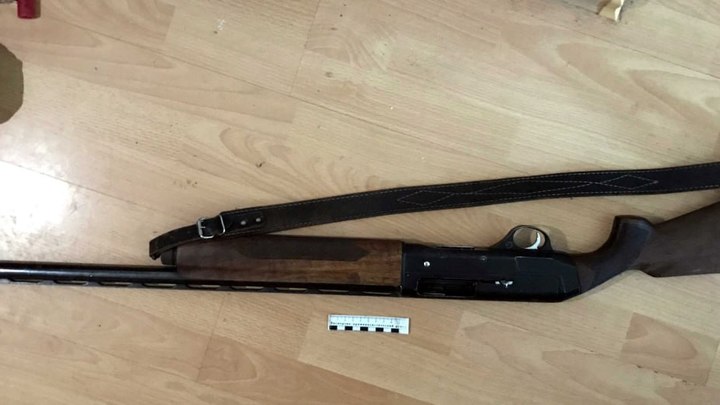 В Мошковском районе Новосибирской области мужчина открыл стрельбу по полицейским