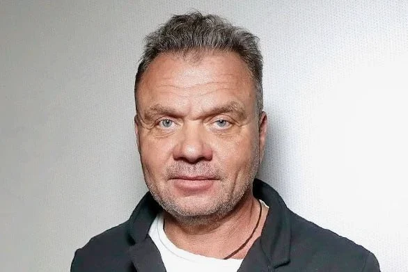 В доме продюссера Игоря Мишина искали связь с иноагентом, а нашли загадочный свёрток