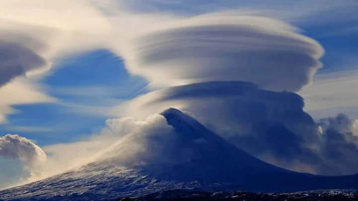 Облака как из сновидений сняли над Ключевской сопкой