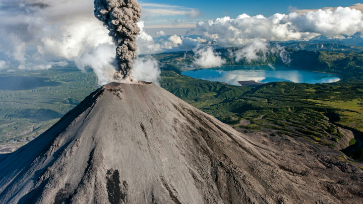 На Камчатке проснулся загадочный вулкан: И страшно, и красиво, и опасно
