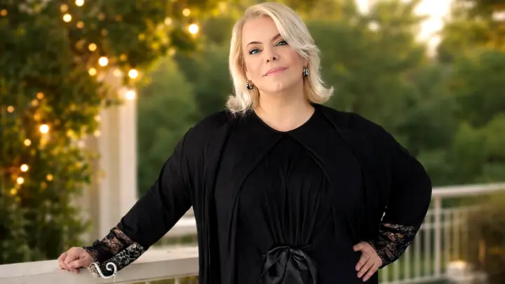 Актриса Поплавская сочла смешным штраф для комика Гудкова за песню Я узкий