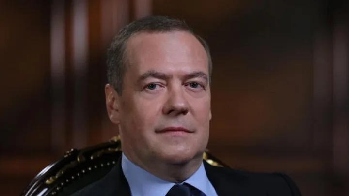 Залегла на дно в Брюгге. Медведев пошутил над задержанием Могерини и предупредил двух бабок в ЕС - вы следующие