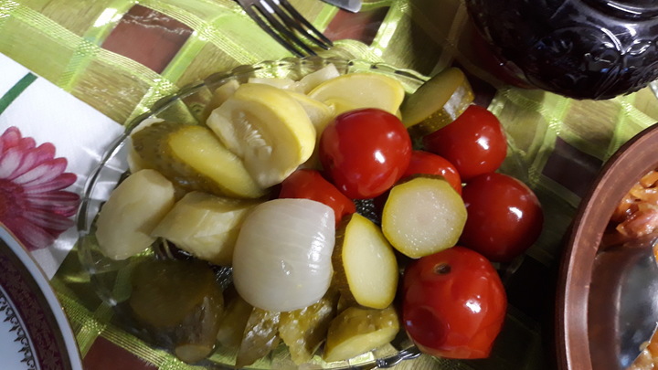 Инфекционист раскрыл опасность, таящуюся в домашних консервах