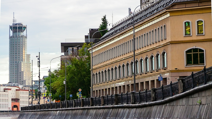 В Москве благоустроили Кадашёвскую набережную