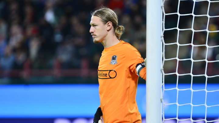 РБ спорт: переход Сафонова в ПСЖ задерживается из-за визы