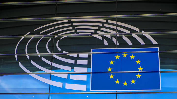Европарламент согласился сделать Украину кандидатом на вступление в ЕС. Но решает не он