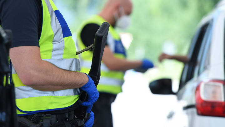 Он гражданин Германии или агент абвера?: Зачем Навальному в Шарите выставили три кордона охраны