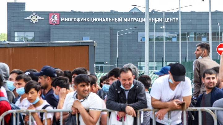 «Глядишь и дождёшься»: Бойцу СВО из Казахстана вместо справки нахамили в миграционном центре