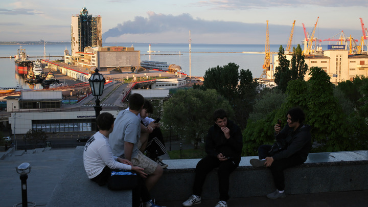 Туда, где безопаснее: Подростки готовятся бежать с Украины в ожидании мобилизации