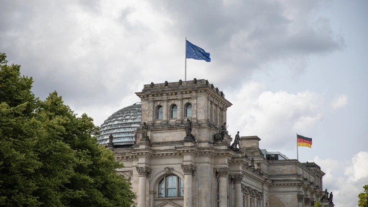 Политики СДПГ призывают канцлера Германии возобновить диалог с Россией - СМИ