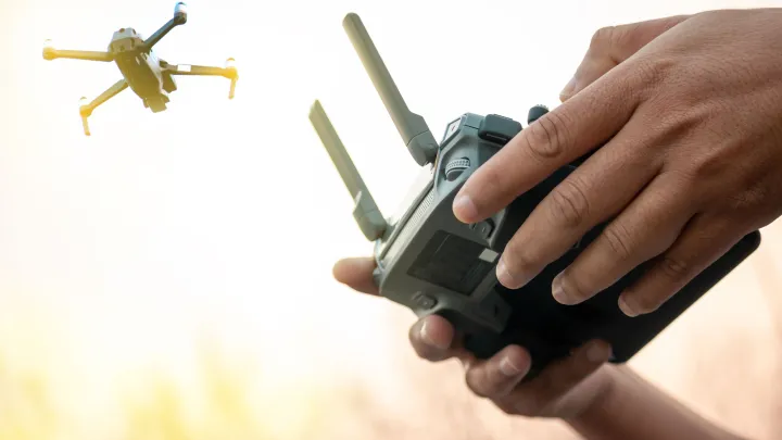 Штрафы с неба: Росреестр предлагает учитывать данные дронов и спутников при проверках