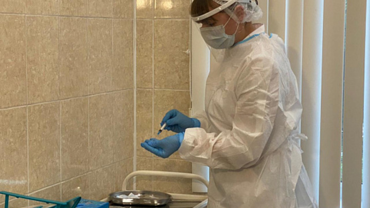 В Сочи 40 ветеранов ВОВ привились от COVID-19