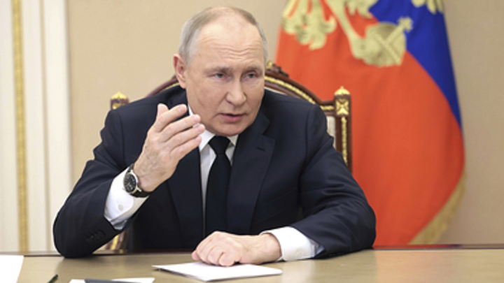 Путин загибал пальцы: Говорящие жесты заявлений президента