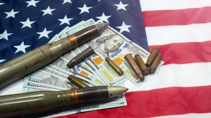 Ядерный показ. США демонстративно привезли бомбы в Англию — зачем?