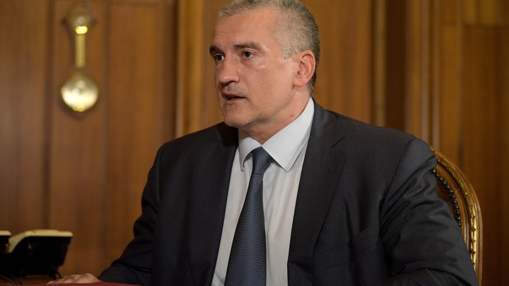 Аксёнов назвал Умерова клоуном, которому в школе давали подзатыльники