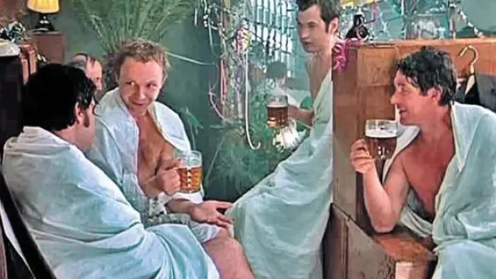 Почему мы каждый год 31 декабря смотрим, как другие ходят в баню и меняют профессию?