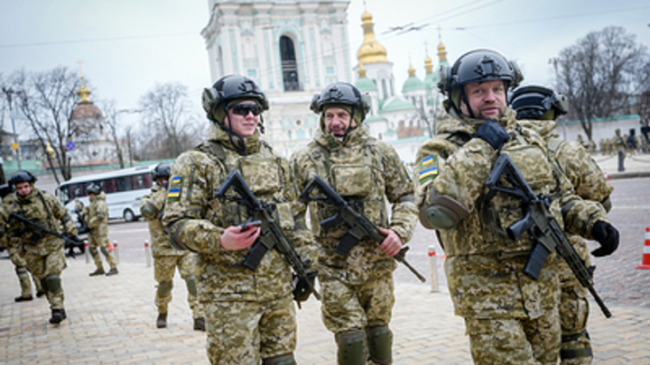 На Украине людей стали грабить для нужд армии. Забирают квартиры и машины