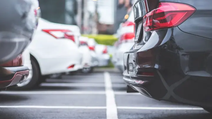 Юристы ОФН предупредили о штрафах за блокировку парковочных мест во дворах