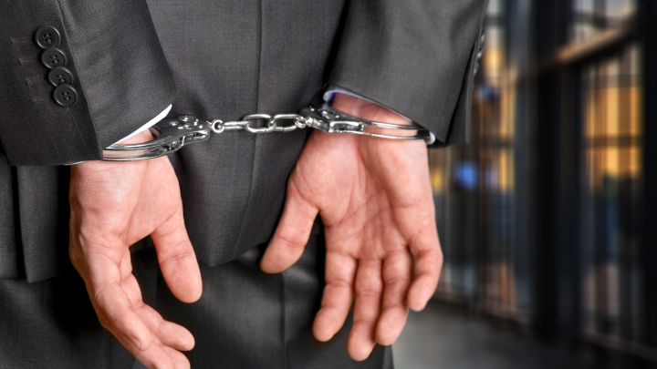 Ворами оказались 617 депутатов, мэров, следователей, судей: Как спасти Россию?