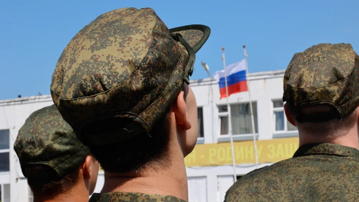 Сбивавший дроны камнями в Иркутской области мужчина отправился в армию