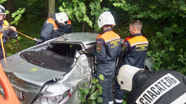 В Юрьевце на повороте на аэропорт Семязино в кювет улетел “Hyundai Solaris”