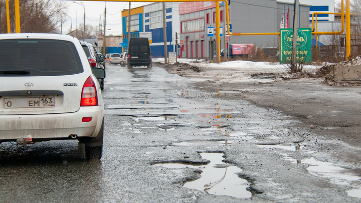 В Екатеринбурге дорожники заплатят 120 тысяч рублей за яму, в которую попала машина