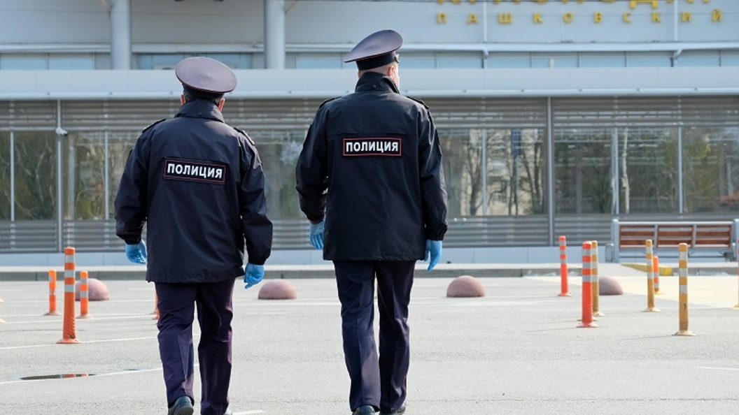 Служба ест. Транспортная милиция в аэропорту Махачкала. Аэропорт Махачкала сотрудники. Транспортная полиция Махачкала аэропорта. Полиция в аэропорту Махачкала.