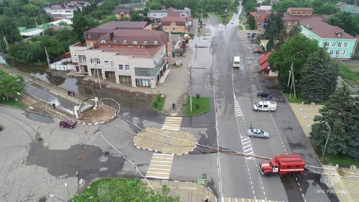 На Кубани за выходные подтопило больше 700 дворов, в том числе 136 домов