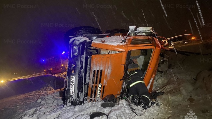 В Гороховецком районе опрокинулся «КамАЗ»