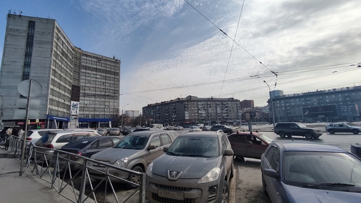 Массовая потасовка произошла на площади Калинина в Новосибирске