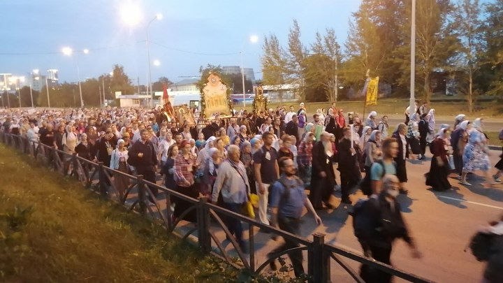 В Екатеринбургской епархии подсчитали, сколько человек вышли на Царский крестный ход в 2022 году