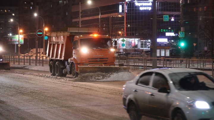 В Краснодаре этой ночью обрабатывать дороги от гололеда будут 40 спецмашин