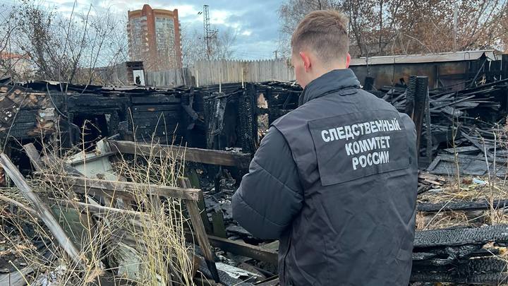 В Красноярске четыре человека погибли на пожаре в заброшенном доме