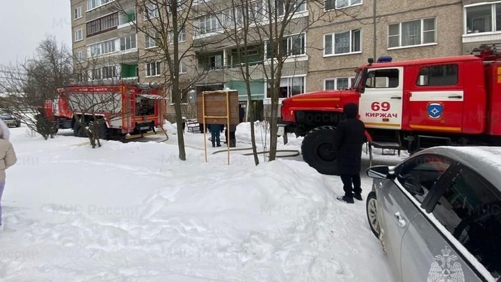 В Киржаче из-за баловства ребёнка электрозажигалкой для плиты в многоэтажке начался пожар