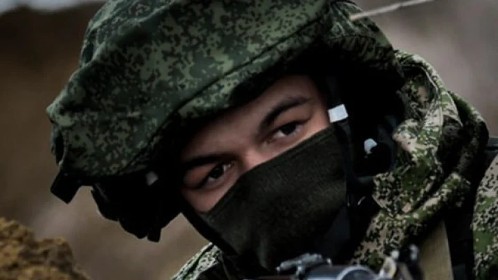 Русский боец восемь километров тащил своего раненого командира под обстрелом