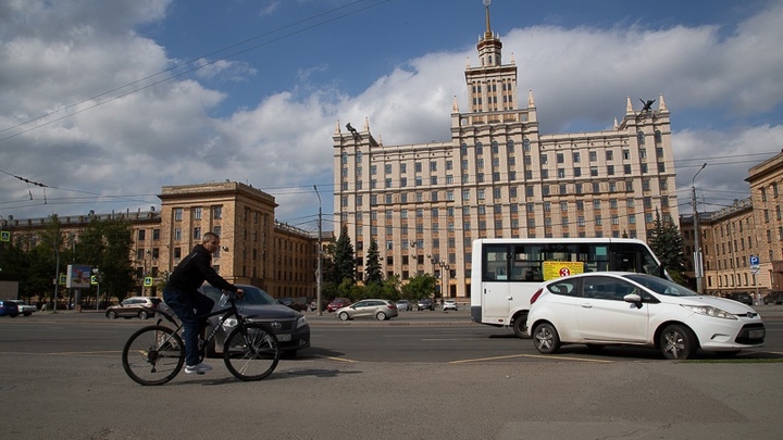 500 сотрудников крупного челябинского вуза не вакцинировались от COVID-19