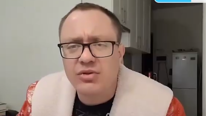 Я знаю, что такой война. А СВО – это алкаши туда идут Блогер угрожал расправой русским бойцам, а потом все свалил на эмоции