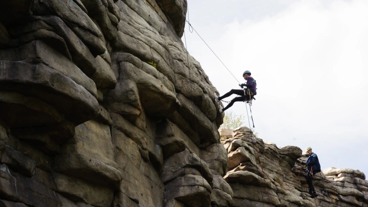 Видел ангелов и демонов: альпинист 24 часа умирал в пещере