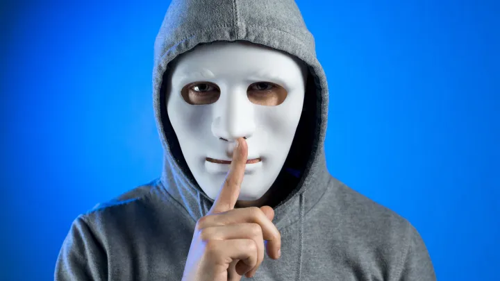 Смотрю на фото и вспоминаю тебя - новая схема мошенников взрывает Петербург