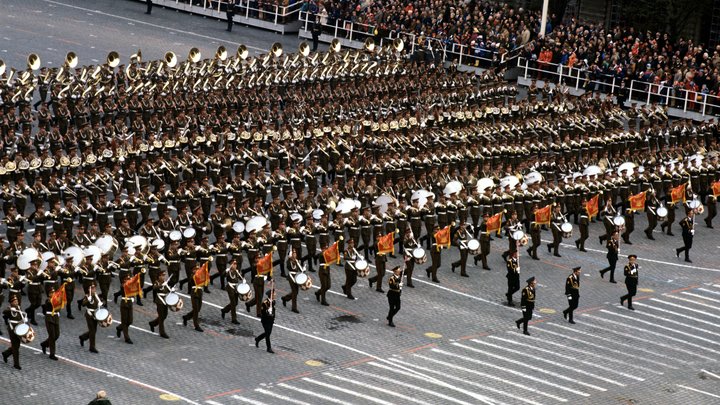 Россия разберёт нас на атомы: Французы набросились на генерала за призыв ударить по Москве 9 Мая