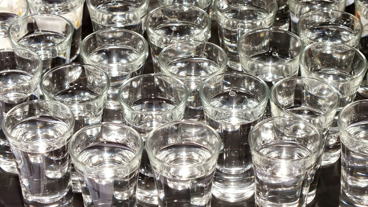 Полицейские изъяли более 280 литров паленого алкоголя у жителя Мелитополя